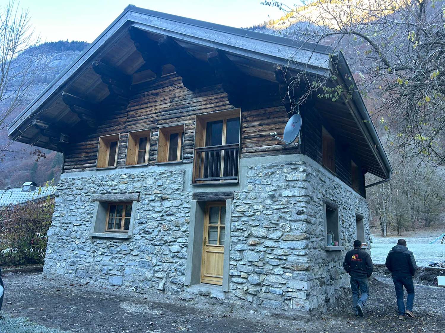 Rénovation de maison en pierre avec maçons par TROMBERT & CIE en Haute-Savoie