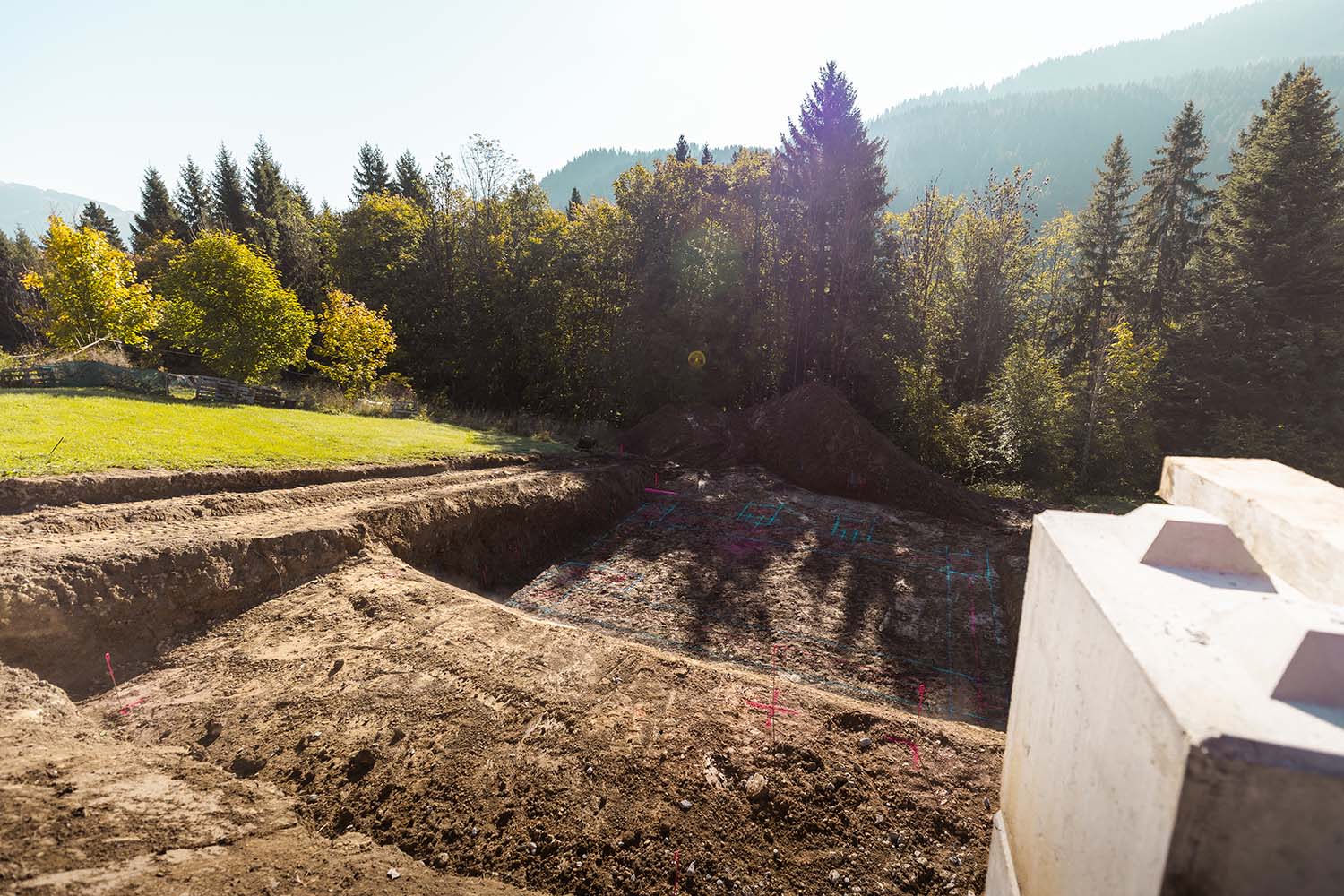 Tranchée pour réseaux VRD en construction par TROMBERT & CIE en Haute-Savoie